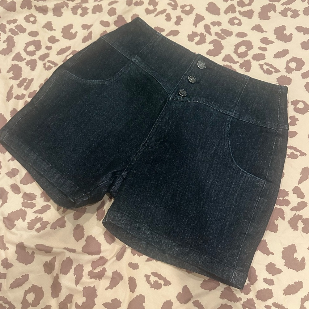 High-Rise Dark Denim Shorts w/ heart pockets & Front Button Detail - Picture 5 of 16